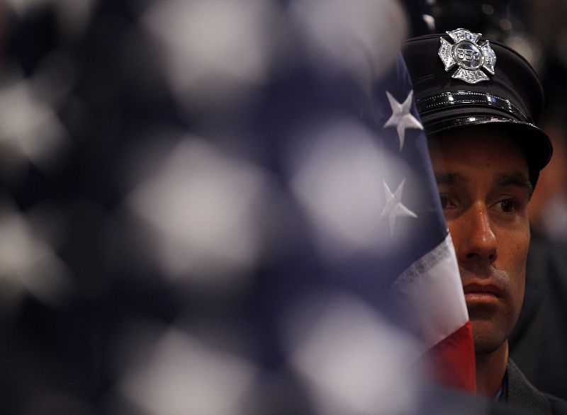 CEREMONIA EN HONOR DE BOMBEROS MUERTOS EN EL 11S