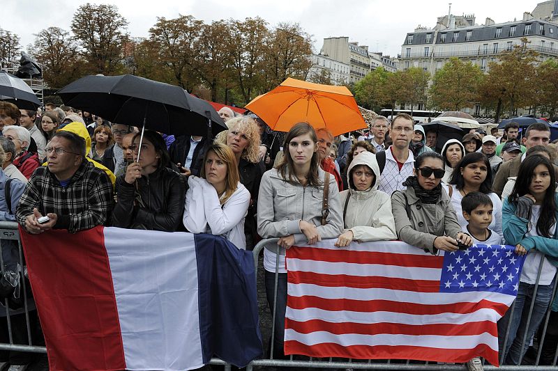 People observe a moment of silence during an event to mark the 10th anniversary of the 9/11 attacks on the World Trade Center, near the Eiffel Tower in Paris