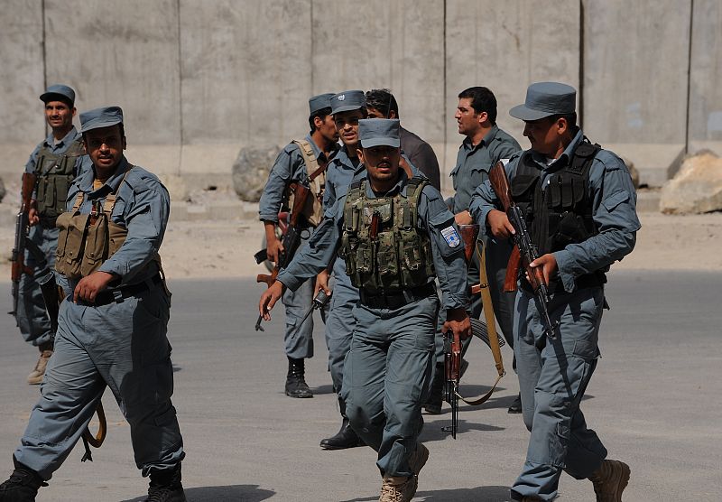 Un comando talibán asalta el barrio de las embajadas en Kabul