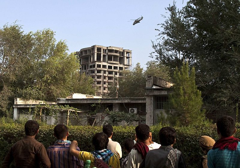 Un comando talibán asalta el barrio de las embajadas en Kabul