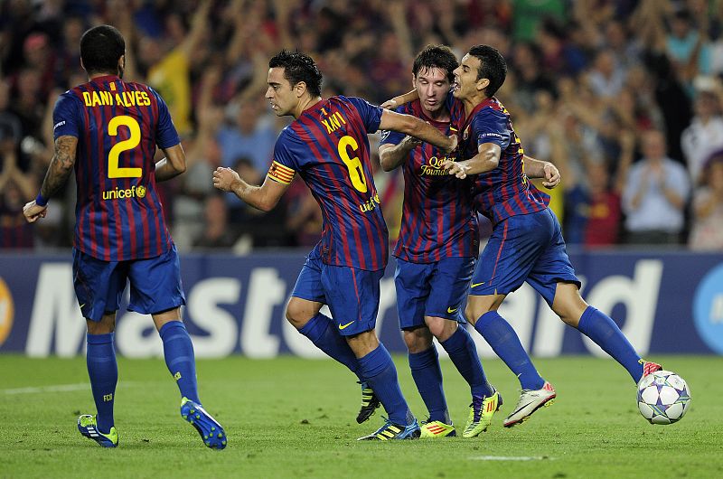 De izquierda a derecha: Alves, Xavi, Messi y Pedro, celebrando el gol de éste último que empataba el partido ante el Milan