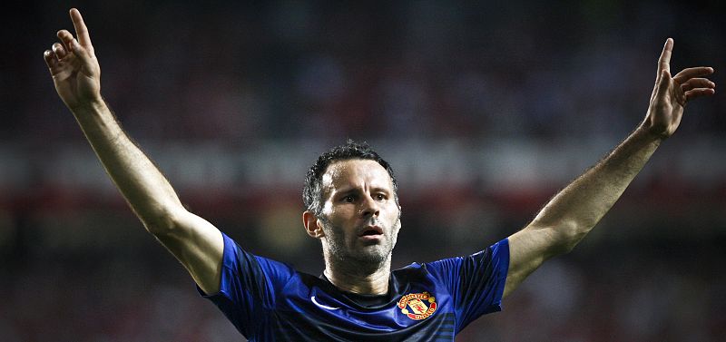 Ryan Giggs celebra su gol con el United ante el Benfica