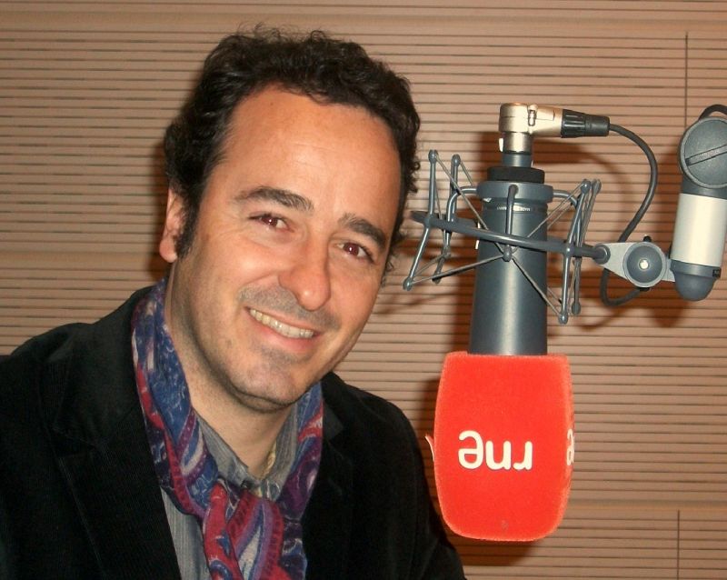 Pablo Herreros es periodista,  bloguero y  apasionado de los 'social media'. Además, es socio de la agencia de comunicación Goodwill. Comparte con los oyentes cada viernes curiosidades y conocimientos sobre los blogs y los medios sociales.