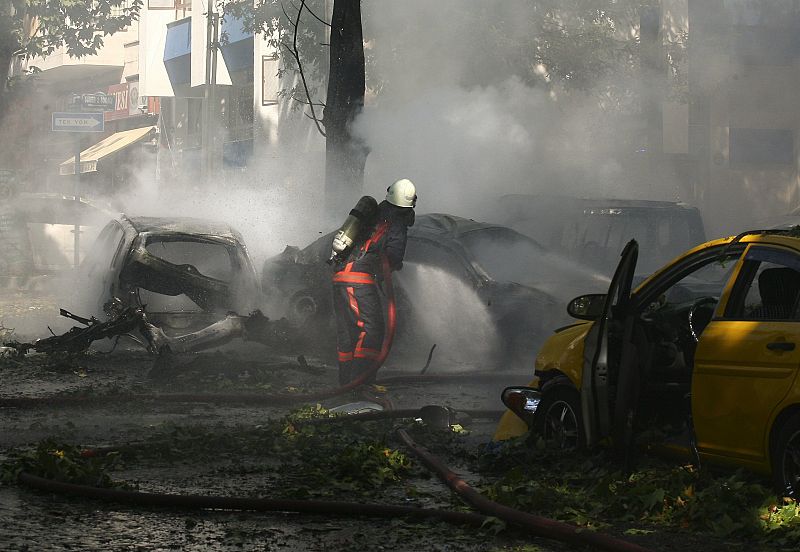 Los bomberos sofocan el incendio