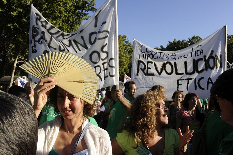 Profesores, padres y alumnos rechazan los recortes en educación