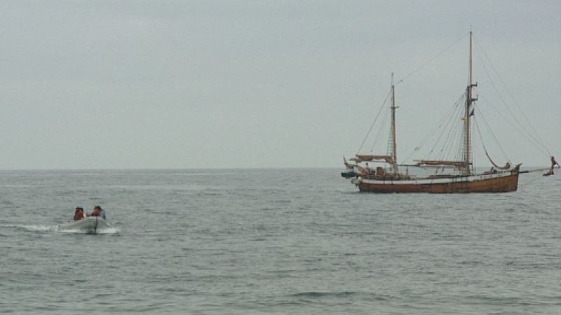 Dejamos el Toftevaag para desembarcar en la isla de Alborán