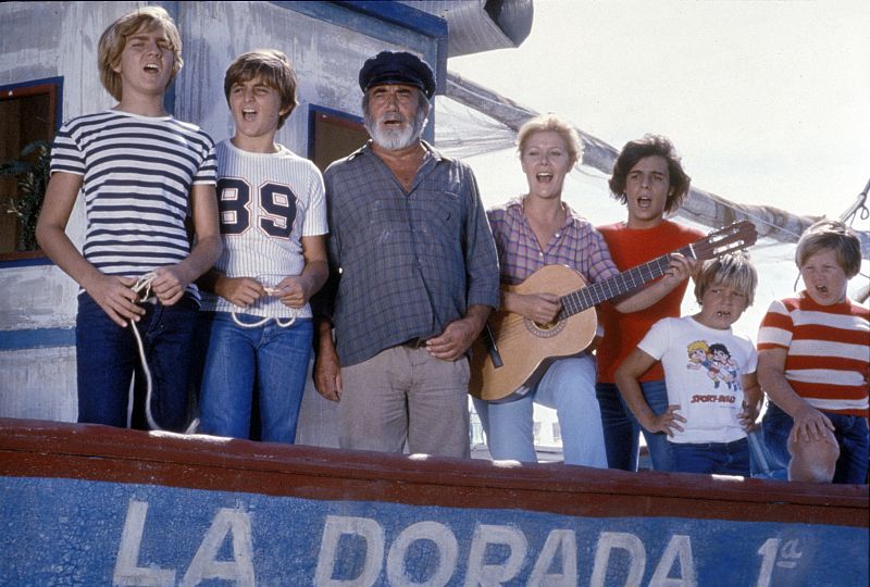 Chanquete y sus amigos cantan 'No nos moverán'