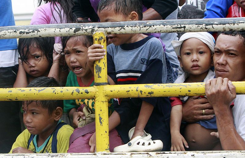 Las escuelas de manila cierran a causa de los efectos del tifón 'Nesat'