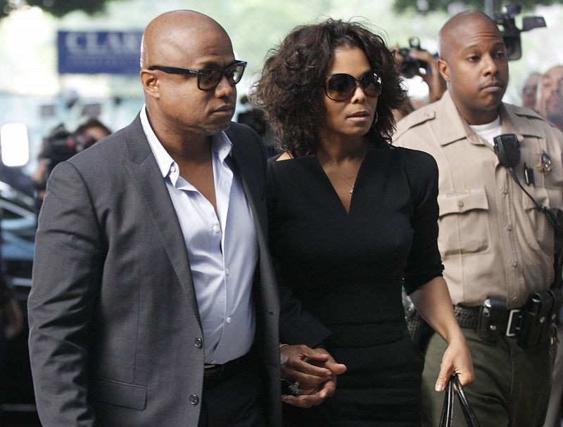 Janet Jackson y su hermano Tito llegan a la Corte donde se celebra el juicio por la muerte de Michael Jackson