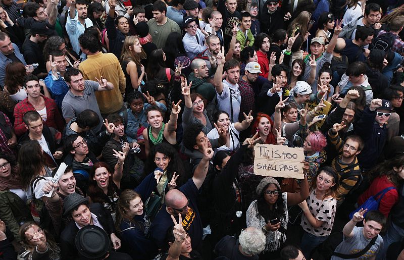 Personas afines al movimiento protestan en Nueva York