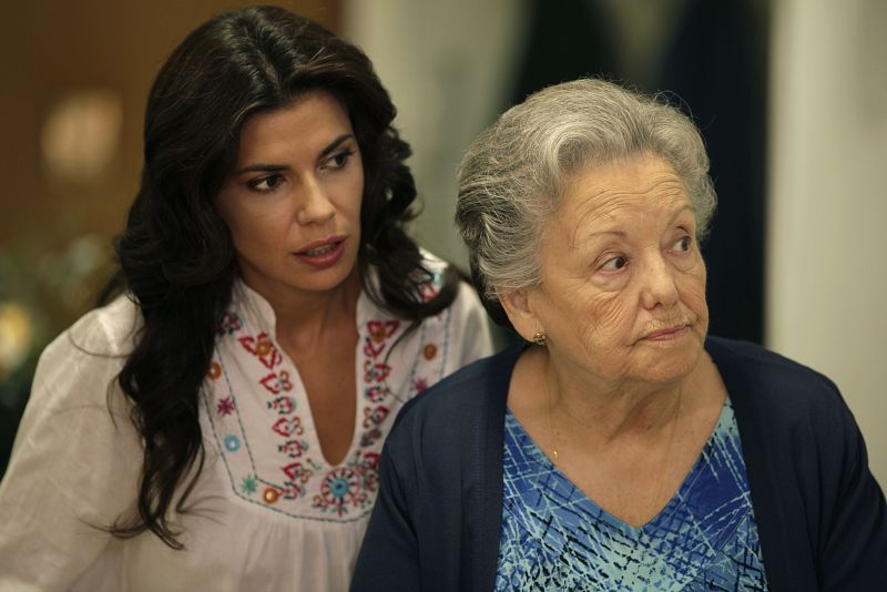 La única que está verdaderamente contenta por regresar a San Genaro es Herminia, quien nunca llegó a acostumbrarse al nuevo barrio.