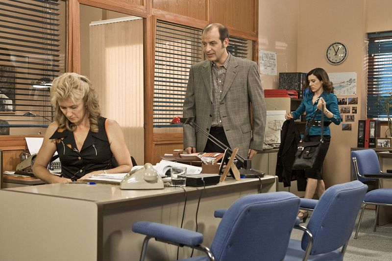 Merche hará todo lo posible por vender su casa al multimillonario francés, que le ofrece bastante más millones que Pituca y Goyo.