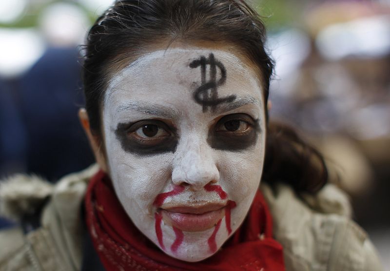 El dólar, otro de los puntos clave del disfraz