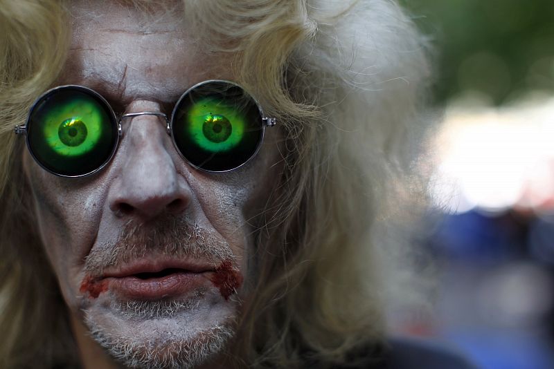 Los "zombies" han empleado toda clase de atuendos para su disfraz