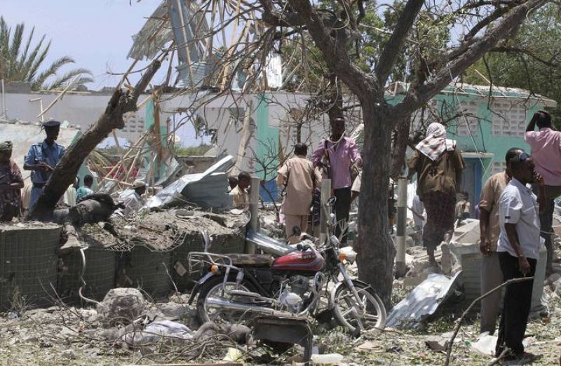 Un suicida ha hecho estallar un coche bomba en la puerta del complejo de edificios oficiales 