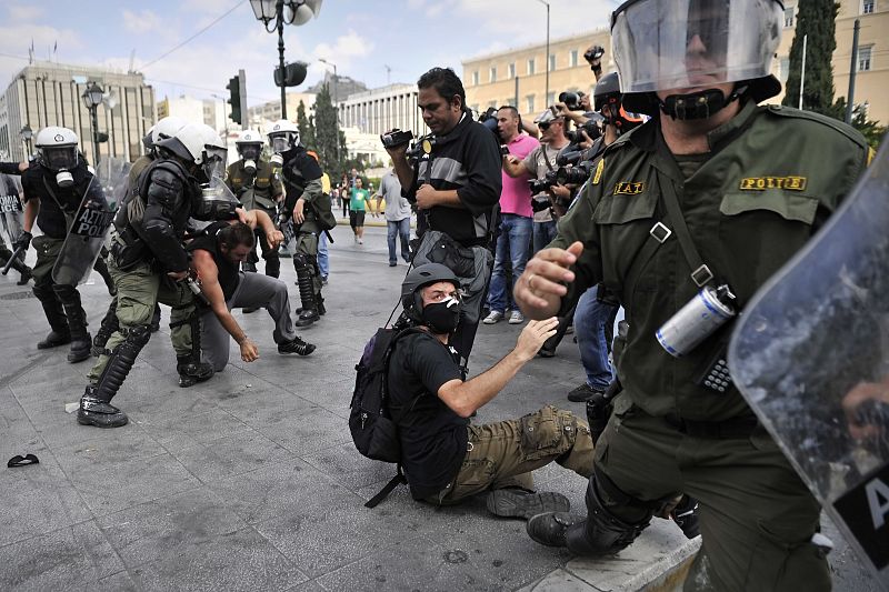 Imágenes de los enfrentamientos en la plaza Sintagma de Atenas