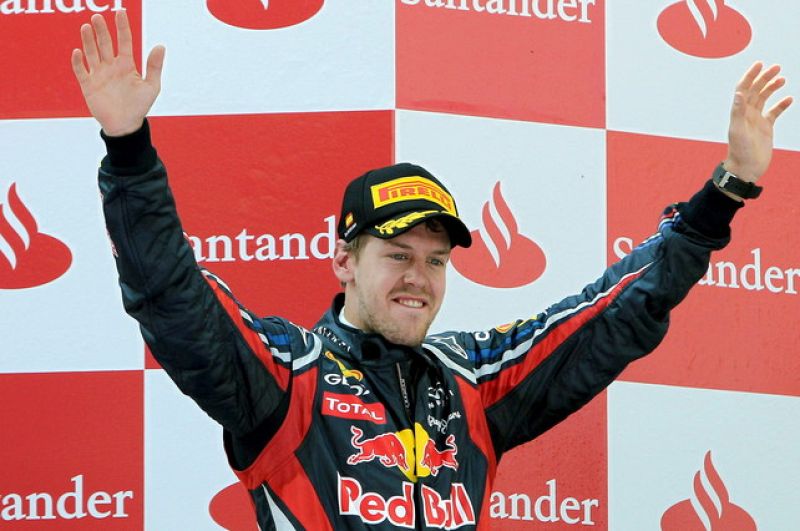 El piloto alemán, Sebastian Vettel, del equipo Red Bull, celebra su victoria en el Gran Premio de España de Fórmula 1.