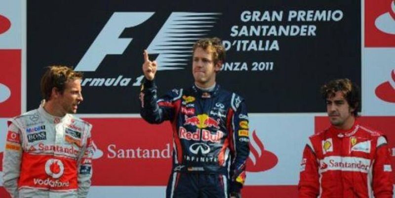 Vettel ganó también en el GP de Italia como se puede observar en el podio donde Button acabó segundo y Fernando Alonso, tercero.