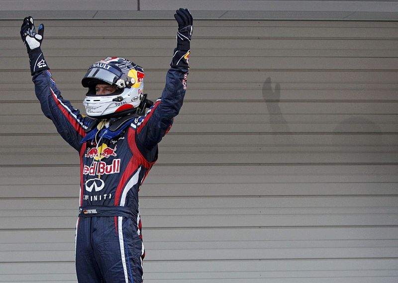 Sebastian Vettel, tercero, celebra su victoria en el campeonato del mundo de pilotos de F1