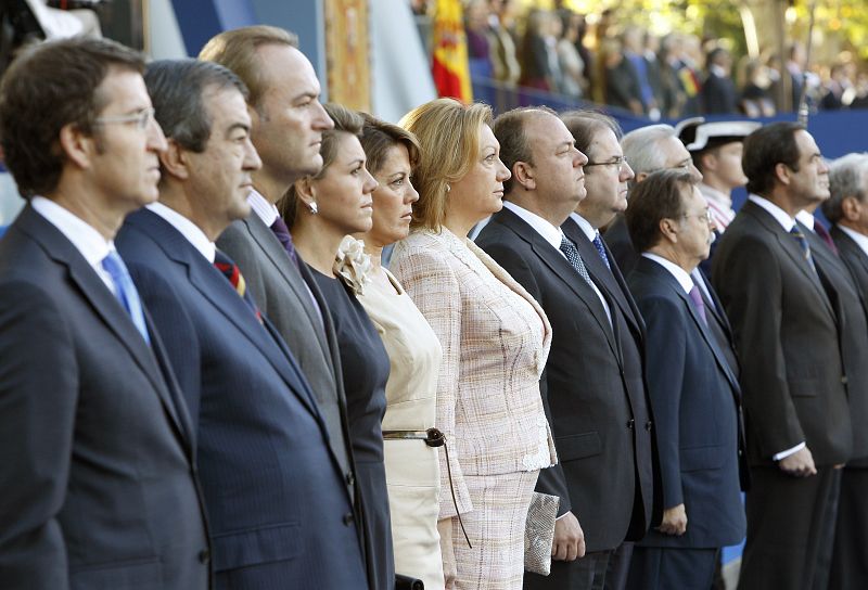 Los presidentes autonómicos, durante el desfile