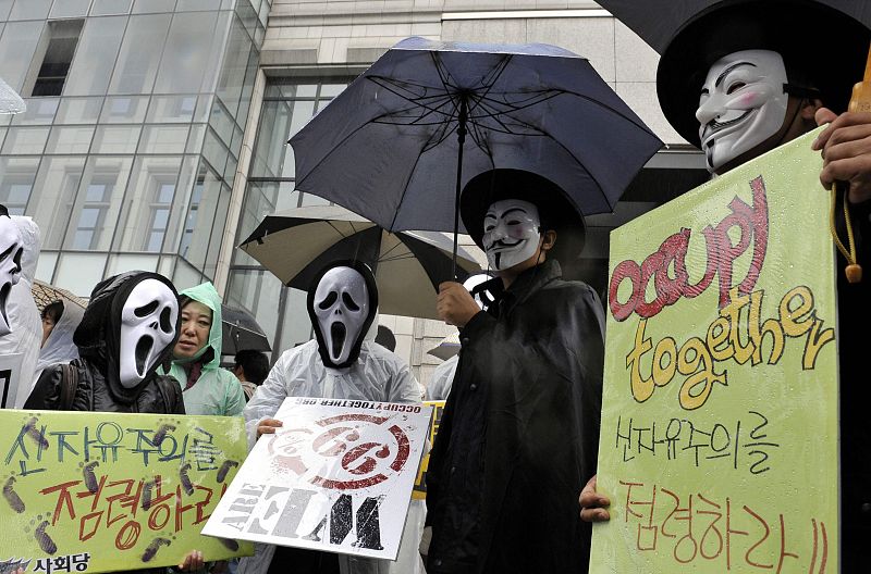 Protesters attend the "Occupy Seoul" rally in front of the Financial Supervisory Commission main office in Seoul