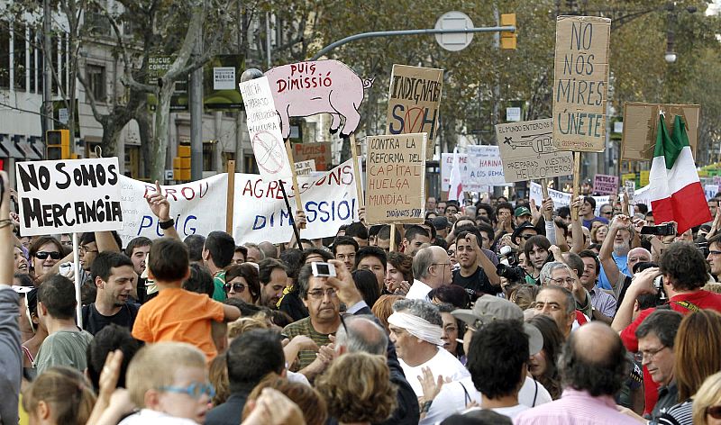 INDIGNADOS PROTESTAN EN BARCELONA