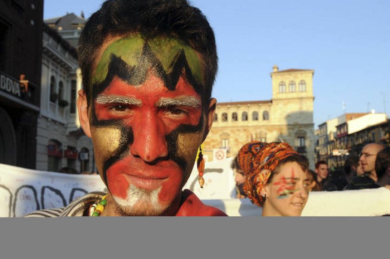 500 PERSONAS PIDEN EN LEÓN QUE 1 POR CIEN DE LA POBLACIÓN NO RIJA SOBRE RESTO