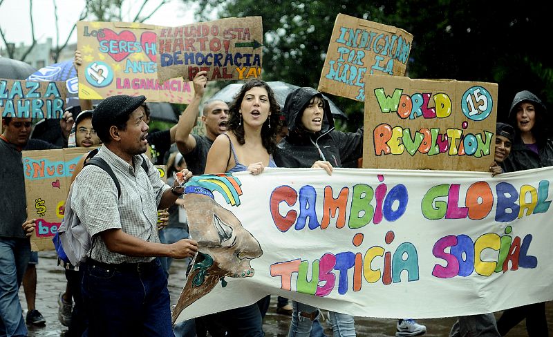 LA MARCHA DE "INDIGNADOS" EN HONDURAS MOVILIZÓ SÓLO A UNAS 35 PERSONAS