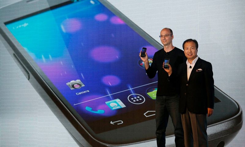 J.K. Shin (Samsung) y Andy Rubin (Google) han sido los encargados de presentar el nuevo Galaxy Nexus que aúna los dos últimas apuestas de ambas compañías