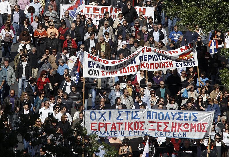 Vista de los miles de manifestantes en Atenas