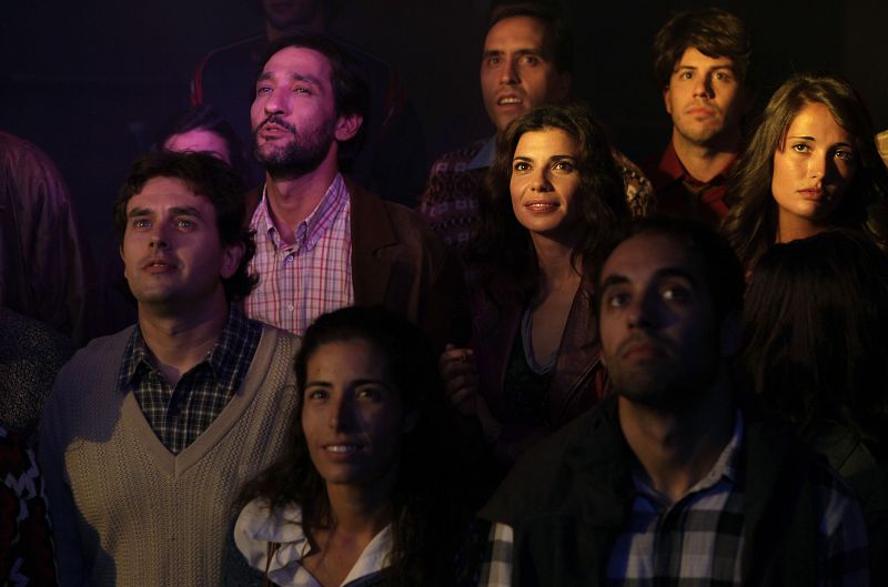 Inés no está enamorada de Alberto, el médico de Oriol, pero accede a ir con él al concierto de Supertramp. ¿Será el escenario ideal para que comienzo de una gran amistad?