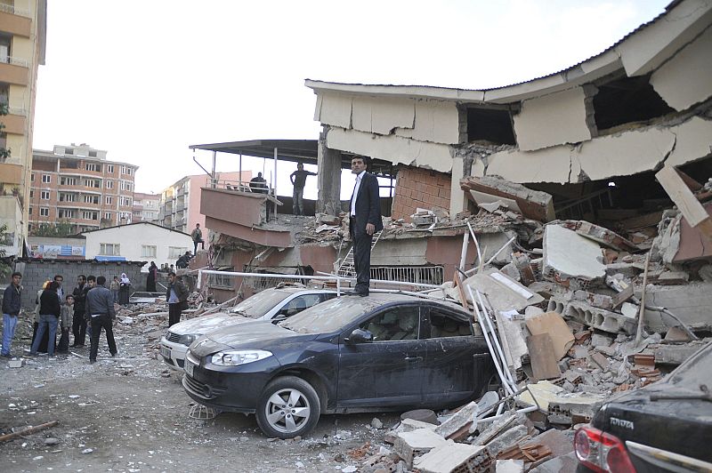 EL GOBIERNO TURCO CONFIRMA EL SEÍSMO DE 7,2 GRADOS