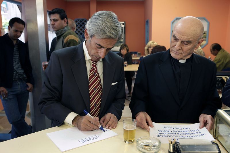 Como el banco les niega cualquier tipo de crédito, Antonio piensa que la mejor opción es montar una cooperativa con los vecinos de San Genaro.