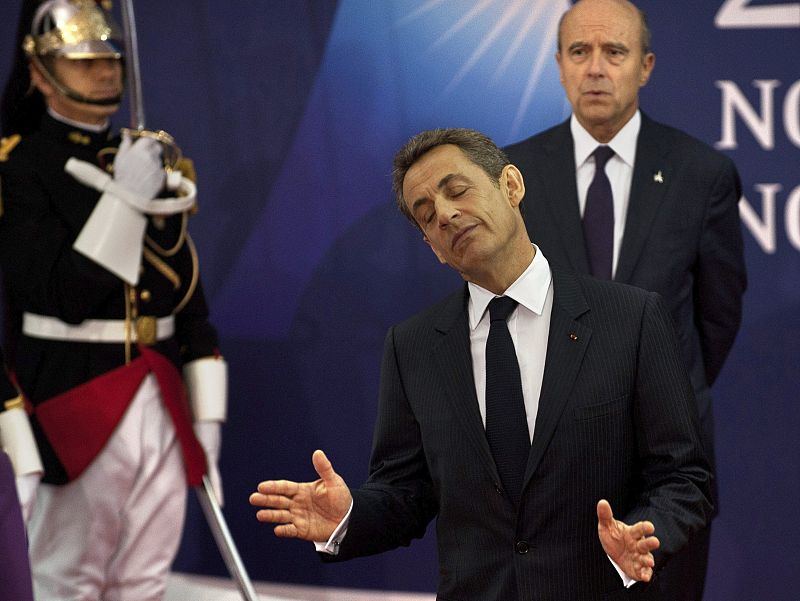 El presidente francés, Nicolás Sarkozy, gesticula antes de su reunión de emergencia sobre la crisis griega