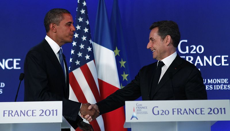 Obama y Sarkozy se dan la mano en una rueda de prensa previa a la cumbre del G-20 en Cannes.