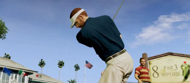 Uno de los personajes disfruta jugando al golf en uno de los campos de la ciudad de Los Santos, inspirada en Los Ángeles (California, EE.UU.)
