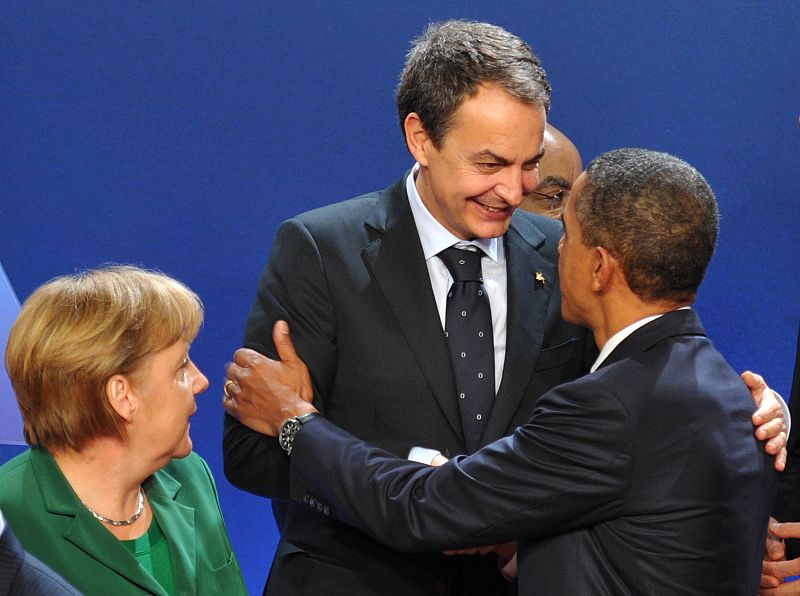 Barack Obama y El presidente José Luis Rodríguez Zapatero se saludan en la cumbre del G-20 en Francia