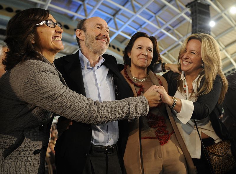 Rubalcaba con las mujeres cabeza de lista del PSOE en Andalucía