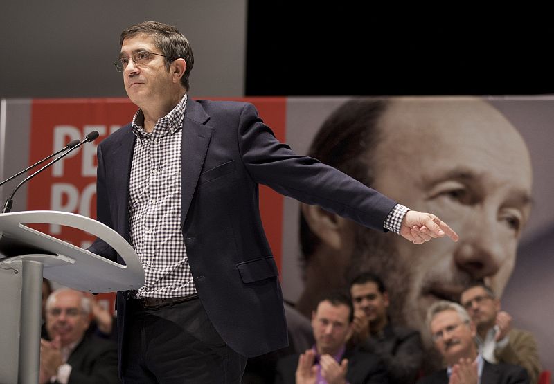 Patxi López en un acto electoral en Pola de Siero, Asturias