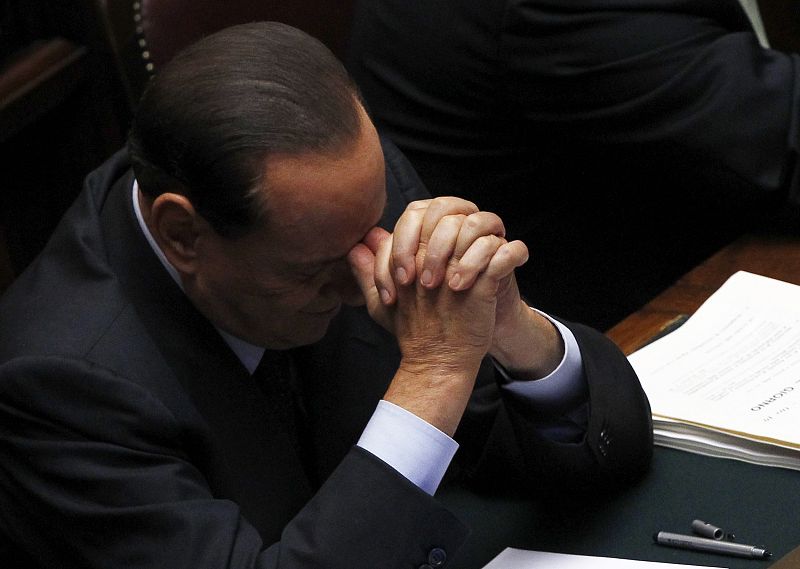 Berlusconi pierde la mayoría parlamentaria, lo que le ha llevado a dimitir