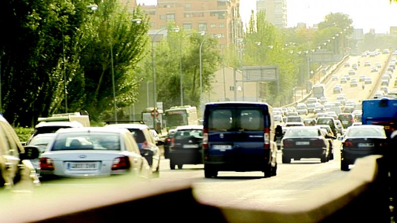 En muchas ciudades españolas se han construido grandes carreteras a pocos metros de viviendas