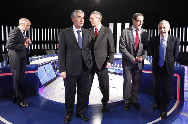 Todos los participantes en el Gran Debate de TVE antes del comienzo del mismo. 