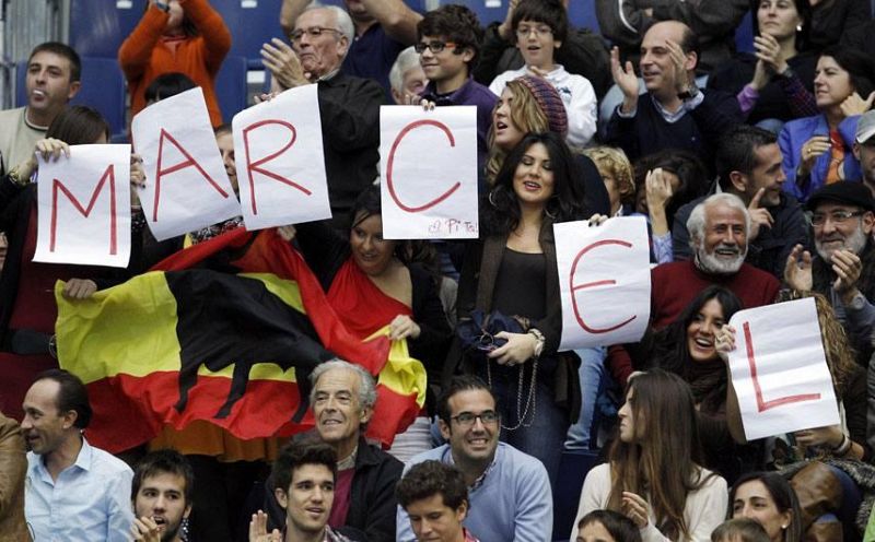 La foto nos la hicimos en la final del Masters 500 de Valencia, animando a Marcel contra Juan Mónaco. ¡Vamos España! ¡Podemos!