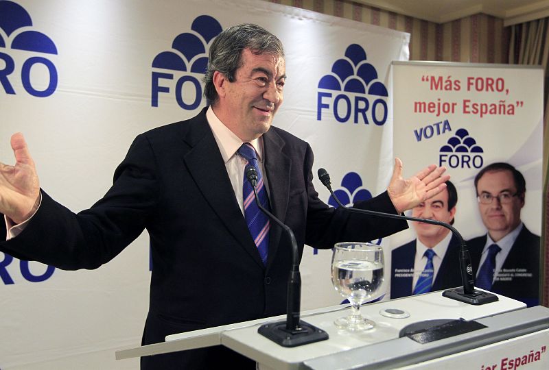 Álvarez-Cascos en un acto en el madrileño barrio de Carabanchel