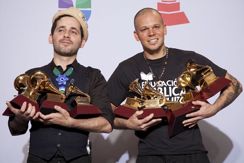 Los triunfadores de la noche el dúo 'Calle 13'