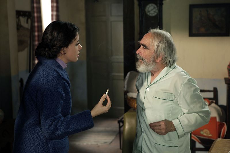 Paquita sigue en Sagrillas cuidando a su padre. El Matamulas no aguanta a su hija y decide escaparse del pueblo. Su nuevo destino será Madrid.