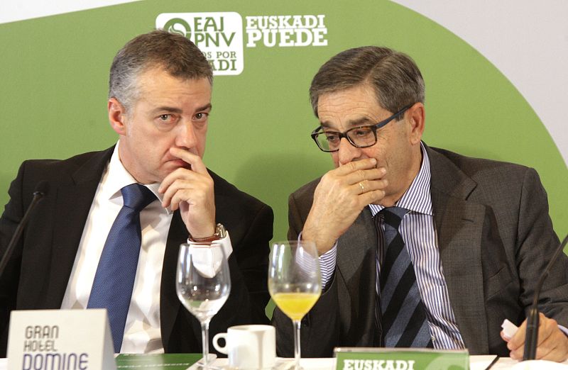 Urkullu y Fernández charlan durante su encuentro con el mundo económico vasco