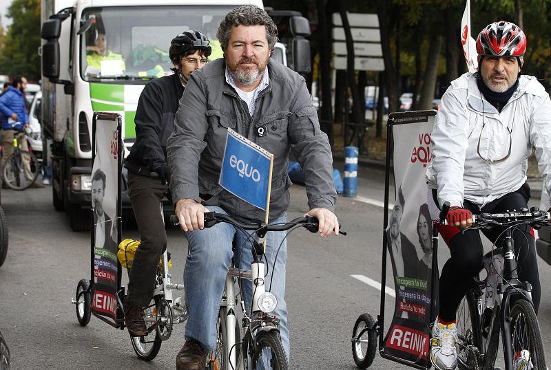 Equo ha organizado un recorrido ciclista que ha pasado por la Bolsa, el Banco de España o Sol