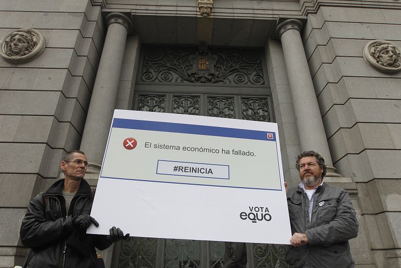 La 'ruta ciclista' de Equo por Madrid, en su parada en el Banco de España