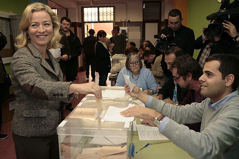 Ana Oramas vota en La Laguna